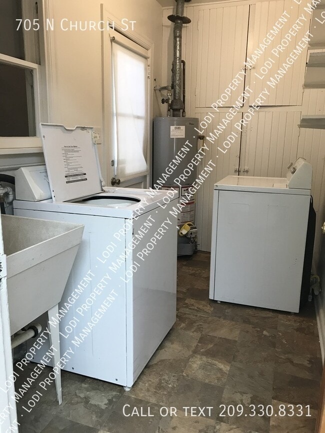 Building Photo - 705 N Church St