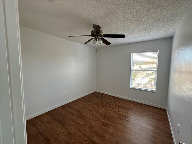 Building Photo - 747 Pelican Ct