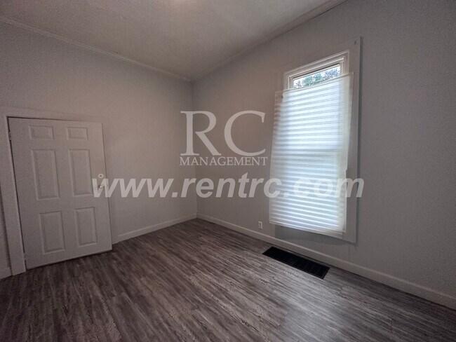 Building Photo - 708 Harmon-