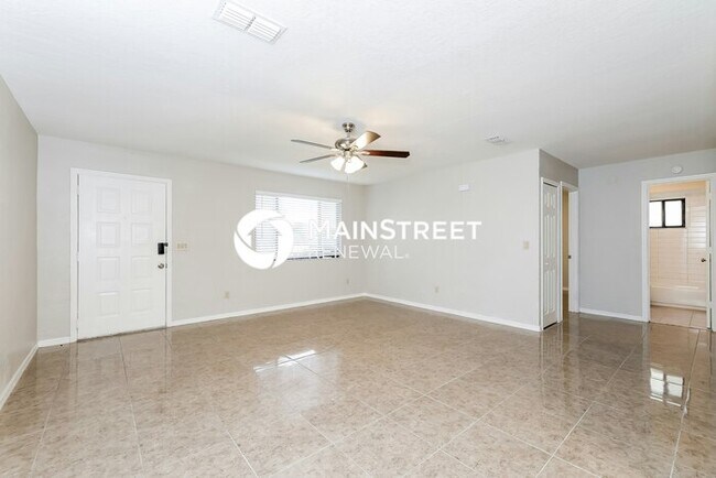 Building Photo - 3 Bedroom Pet-Friendly Home in KISSIMMEE, FL with Main Street Renewal