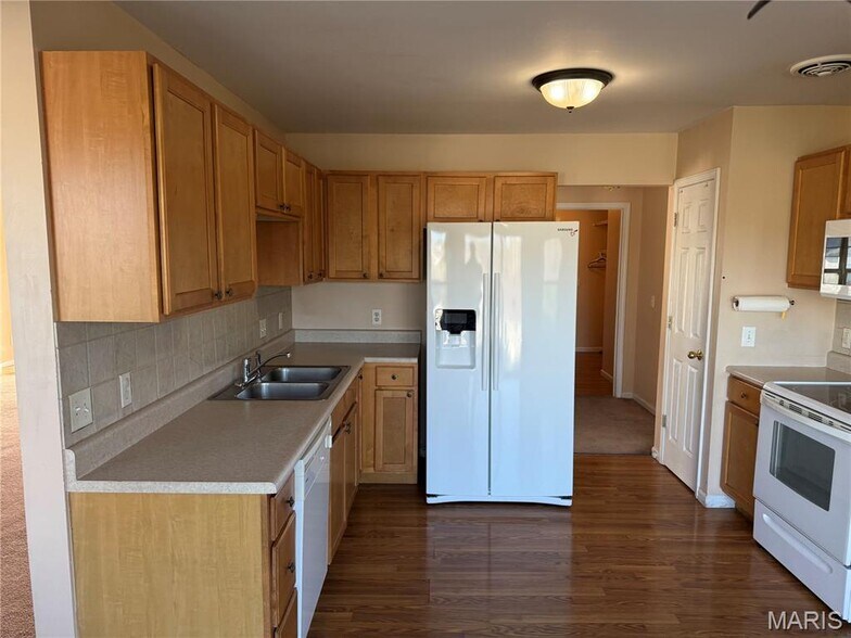 Building Photo - 733 Pecan Hill Dr