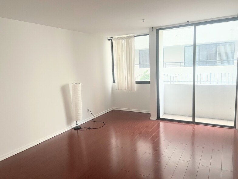 3rd bedroom - 10660 Wilshire Blvd