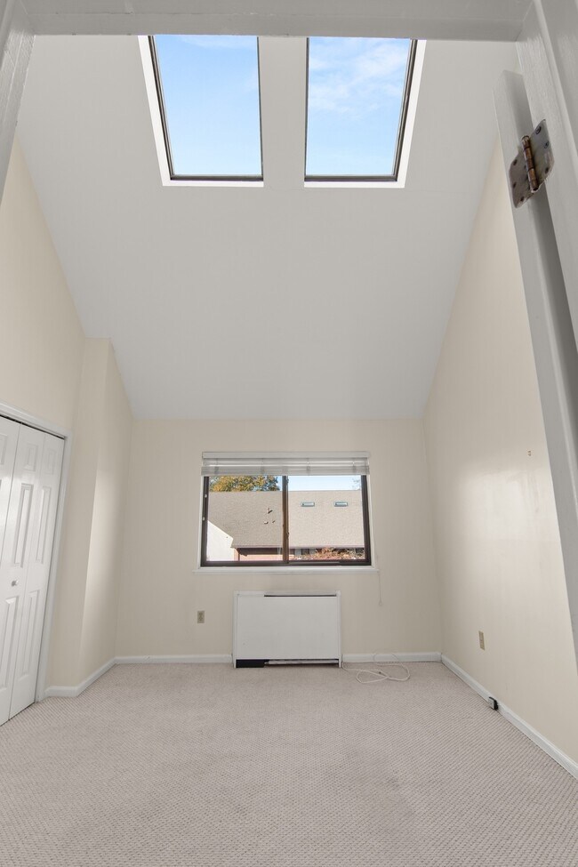 Building Photo - 7 River Rd