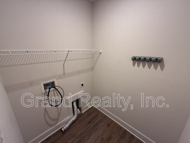 Building Photo - 5749 Danbury Blvd