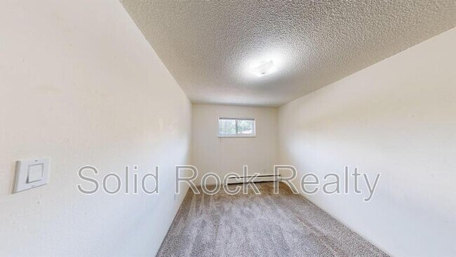 Building Photo - 1411 S Corona Ave