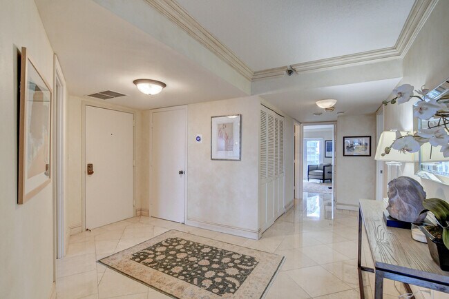 Building Photo - 4301 N Ocean Blvd