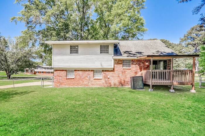 Building Photo - 5405 Valleyview Trail