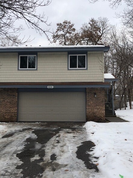 Tuck under garage with lots of space - private entrance through garage as well as the side! - 6224 Magnolia Ln N