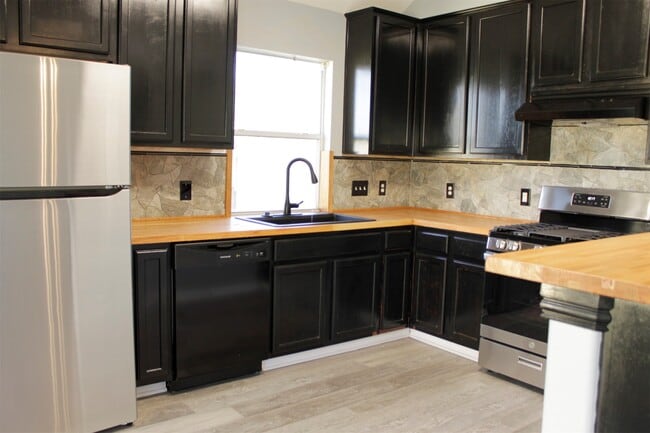 Building Photo - 4031 Raspberry Ct