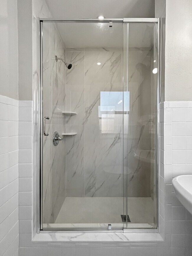 Building Photo - 56 44th Ave