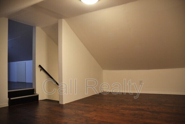 Building Photo - 117 N Hutchinson Rd