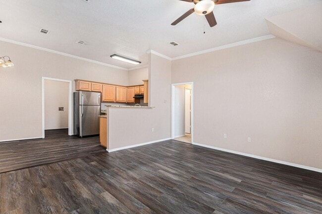 Building Photo - Discover your new home in this spacious 3-bedroom, 2-bath duplex located in the charming city of ...