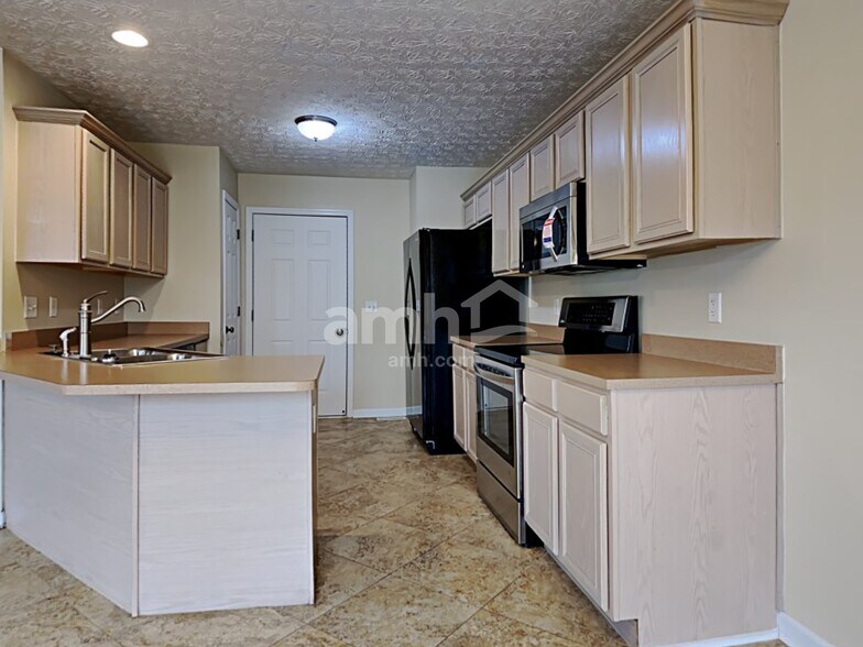 Building Photo - 9235 Sawgrass Dr