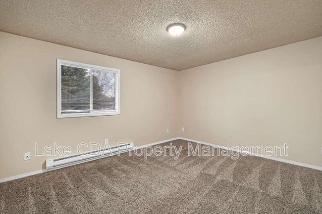 Building Photo - 906 N 2nd St