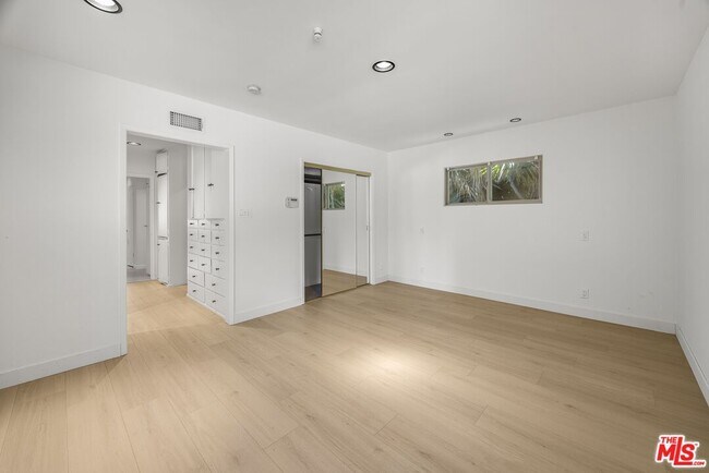 Building Photo - 3133 Barbydell Dr