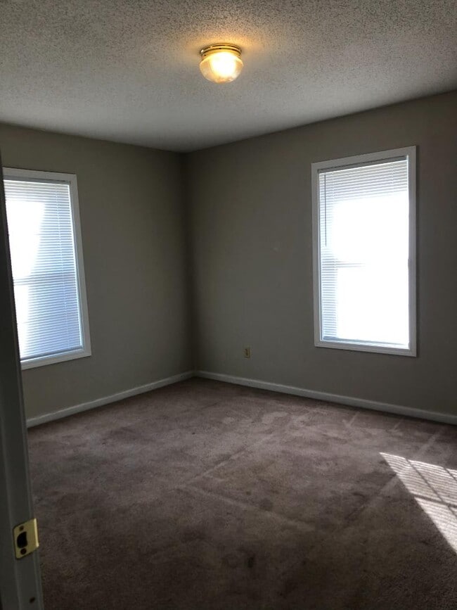 Building Photo - 106 Elm Tree Ln