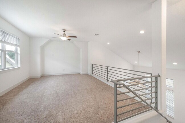 Building Photo - 1408 Casa Dr