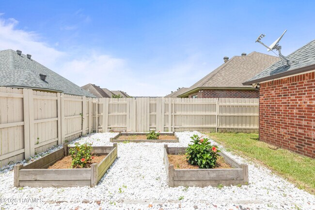Building Photo - 206 Oak Hill Ln