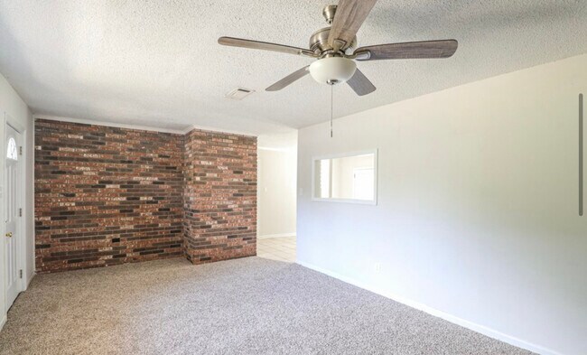 Den - 2404 Knox St