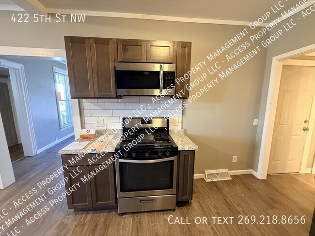 Building Photo - 422 5th St NW