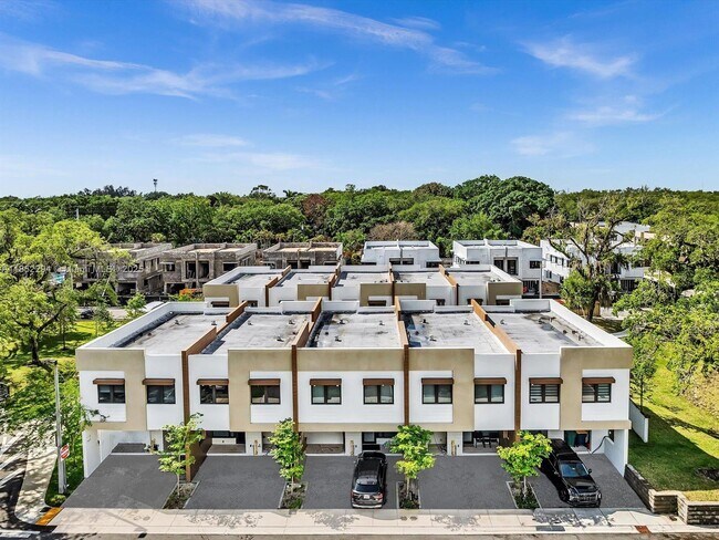 Building Photo - 4110 N Oak Pl