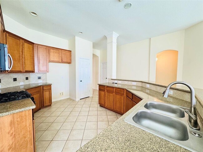 Building Photo - 23247 Dewflower Dr