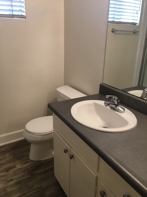 Full Bathroom - 1625 Armacost Ave