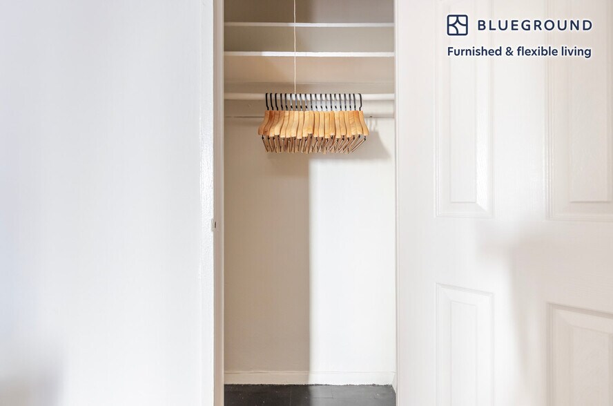 Building Photo - 300 E 46th St