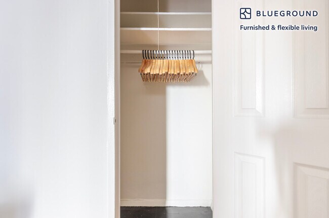 Building Photo - 300 E 46th St