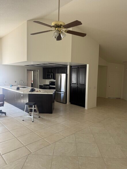 Building Photo - 473 Ali Way