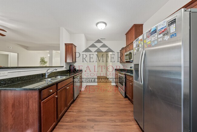 Building Photo - 5116 Magazine Ln