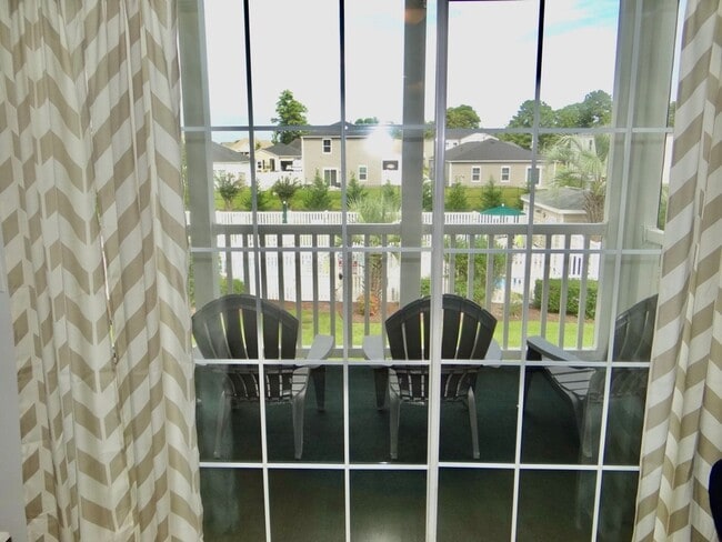 Building Photo - Cross gate Villas (Clean, Updated, Furnished, Medium Term Rental w/Huge Screened Porch Overlookin...