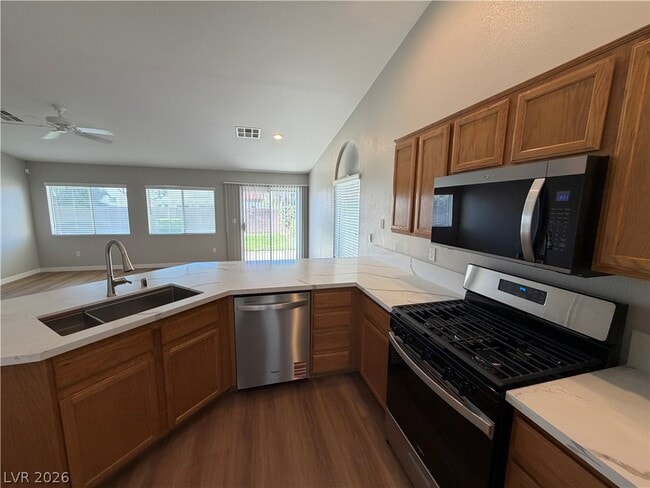 Building Photo - 2139 Meadow Green Ave