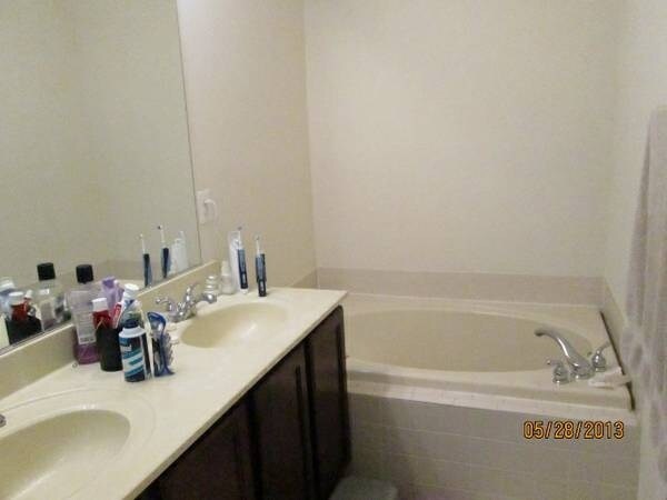 Mastr Bath - 512 Twintree Ter NE