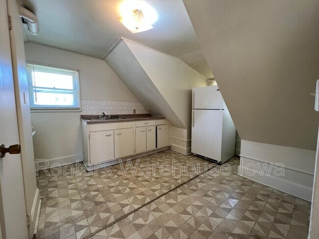 Building Photo - 1032 22nd St