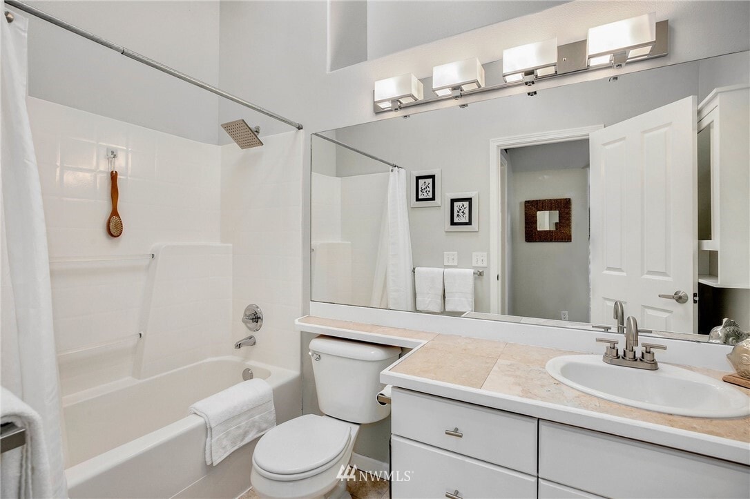 Building Photo - 3619 Phinney Ave N