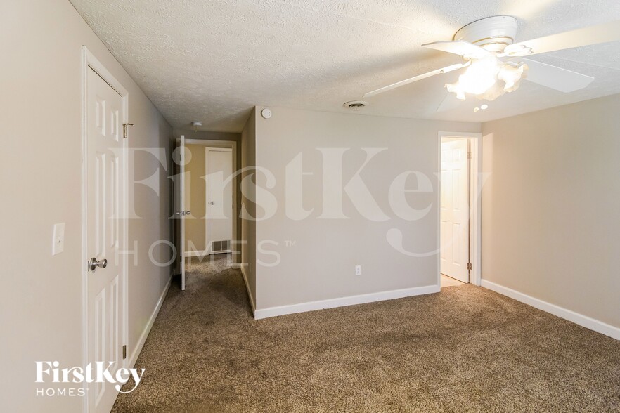 Building Photo - 1052 Adrian Cir SW