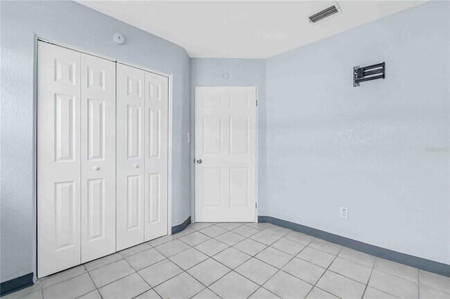 Building Photo - 140 112th Ave N