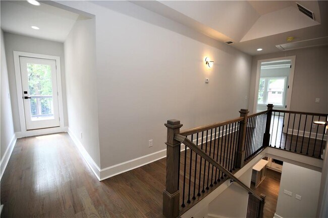 Building Photo - 957 Briarcliff Rd NE
