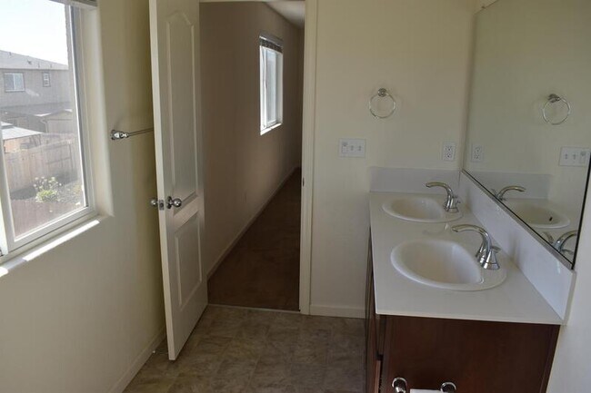 Building Photo - 4238 Freemark Ave