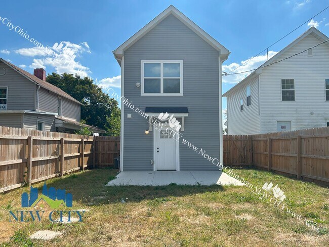 Building Photo - Recently Built 2 Bedroom, 2.5 Bathroom Vas...
