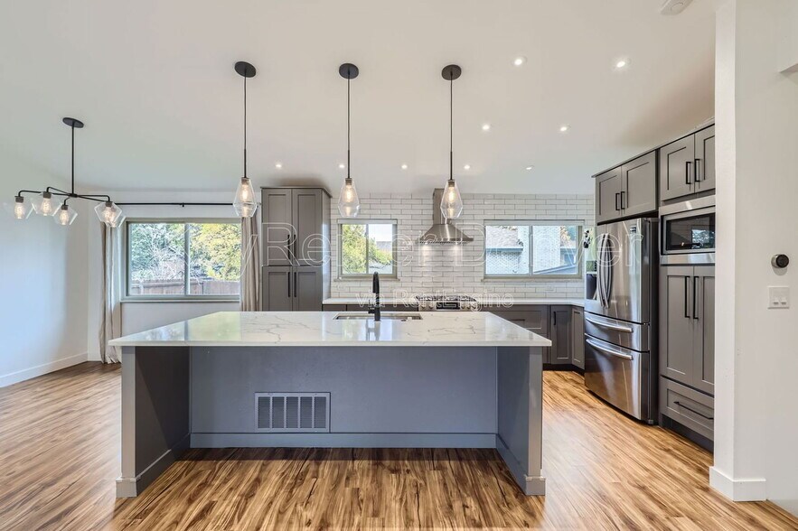 Building Photo - 5802 Queen St