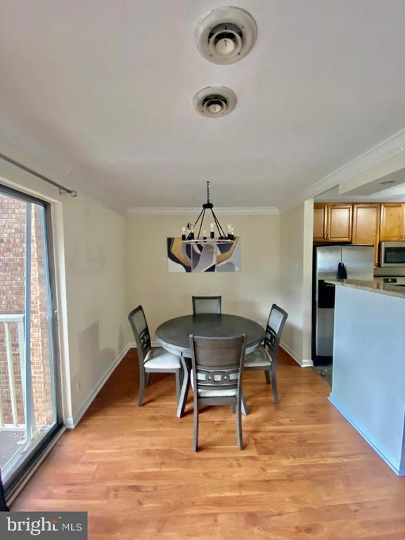 Building Photo - 2624 Redcoat Dr