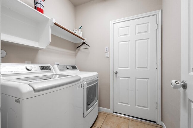 Building Photo - 13907 Normandy Ct