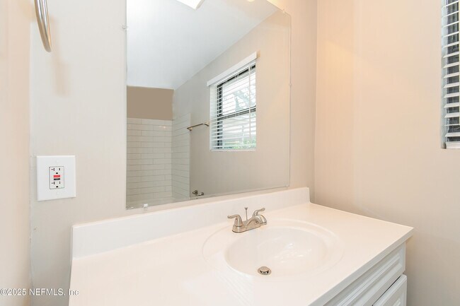 Building Photo - 5011 Bedford Forest Dr