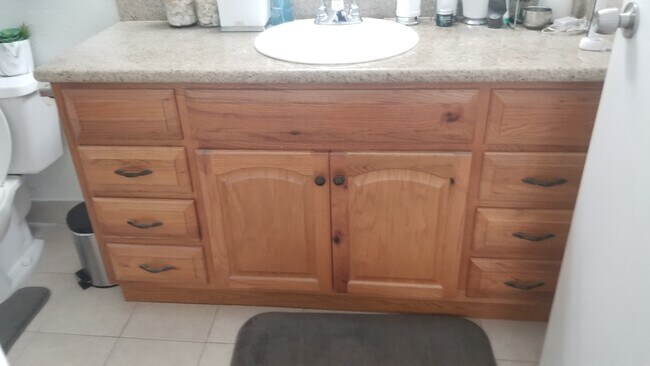 Building Photo - 977 Riverside Dr