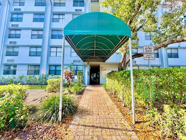 Building Photo - 2401 Riverside Dr