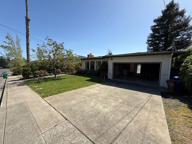 Building Photo - RENTED - 3 Bedroom Ranch Style Home in El ...