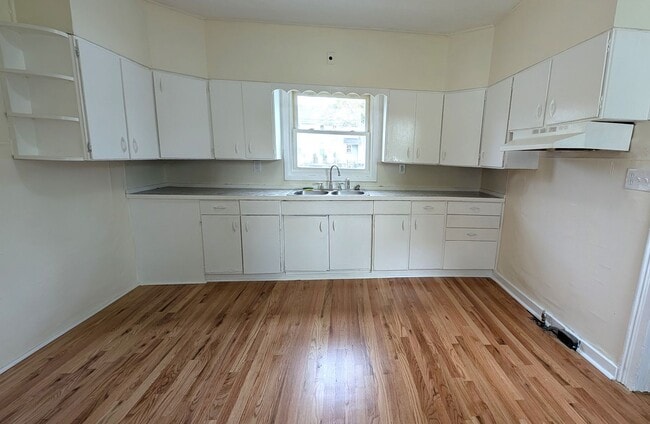 Building Photo - 1096 Wood St