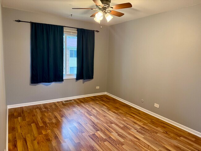 Building Photo - 3026 Roberts Dr